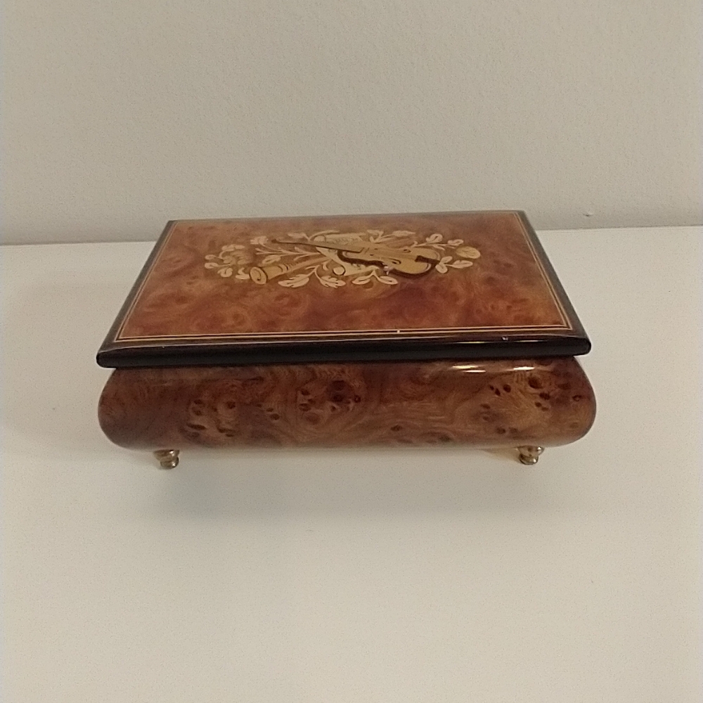 Reuge Music Box Plays Eine Kleine Nachtmusik Allegro 5342,18 NotesMade In Italy